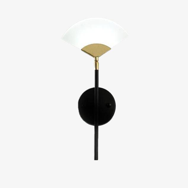 Applique murale LED design en métal avec abat-jour triangle doré - Chao