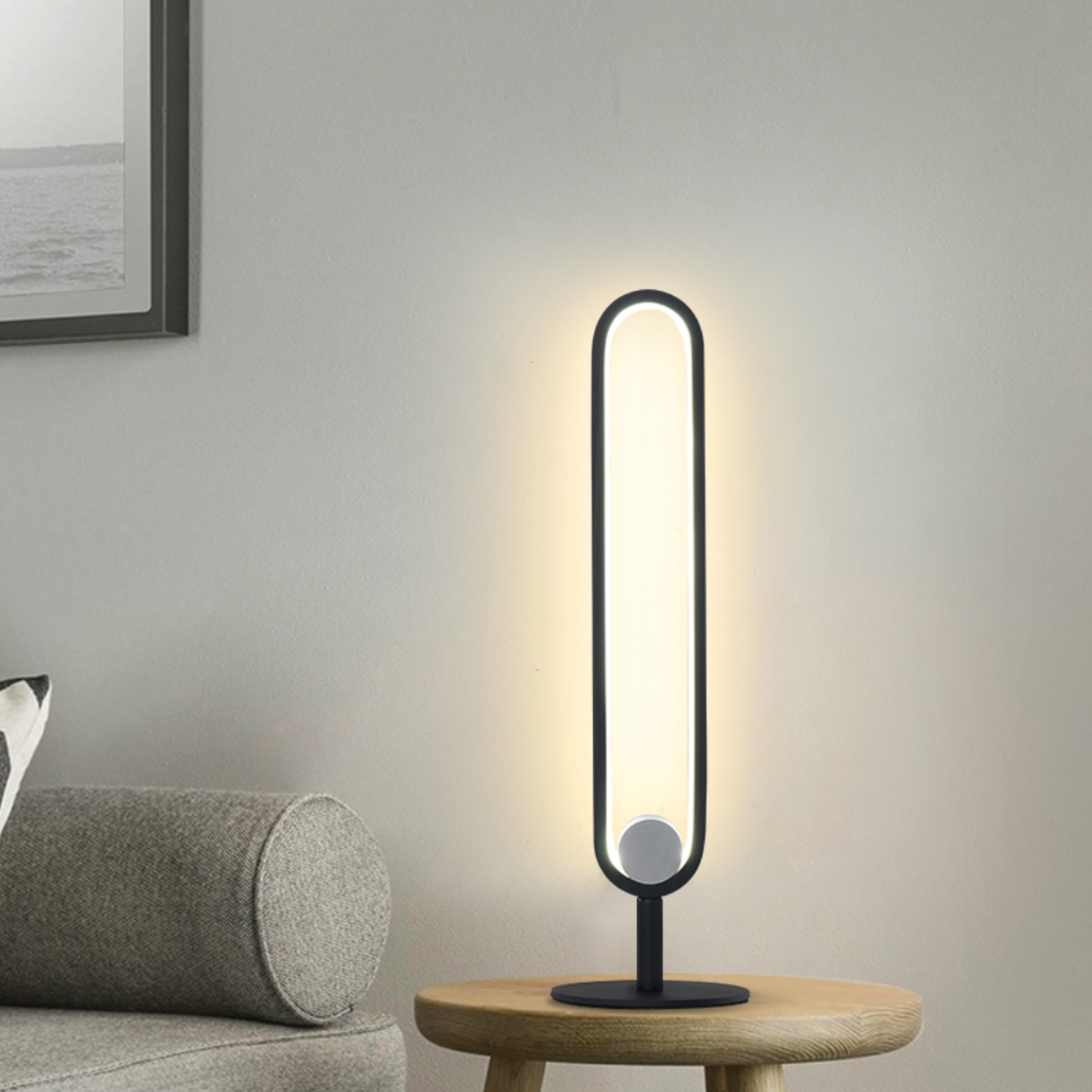 Lampe à poser LED minimaliste en métal, modèle Hevenly.