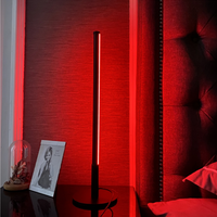 Lampe à poser LED minimaliste en métal, modèle Hevenly.
