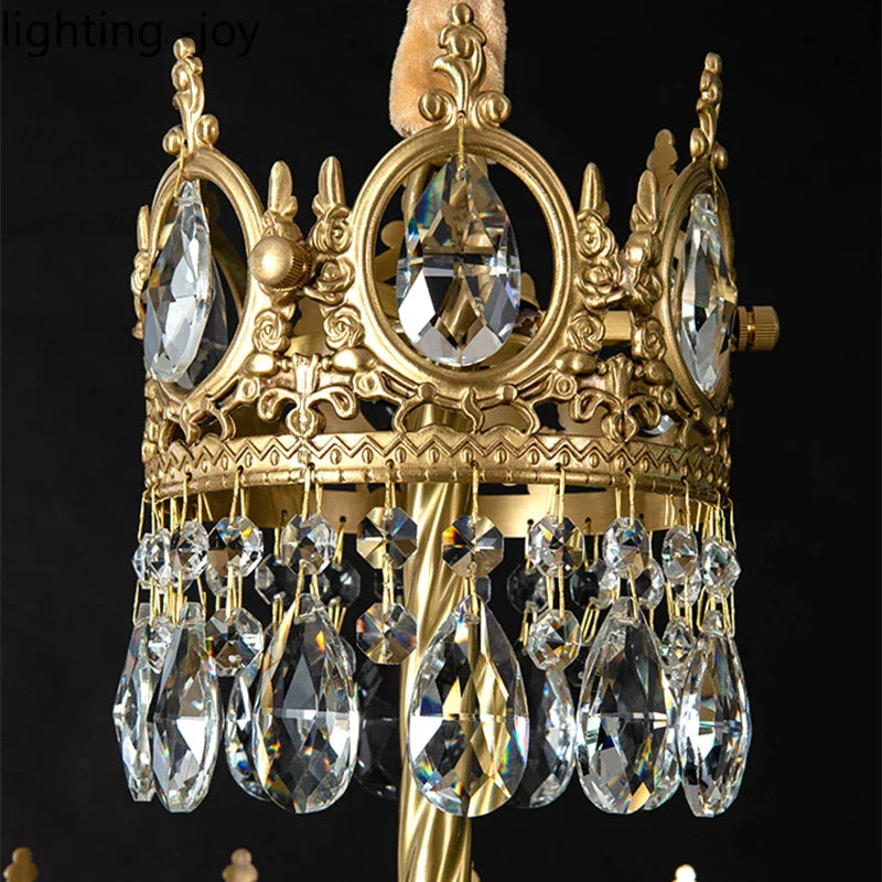 Lustre Couronne Moderne en Cristaux: Luminaire Décoratif d'Intérieur