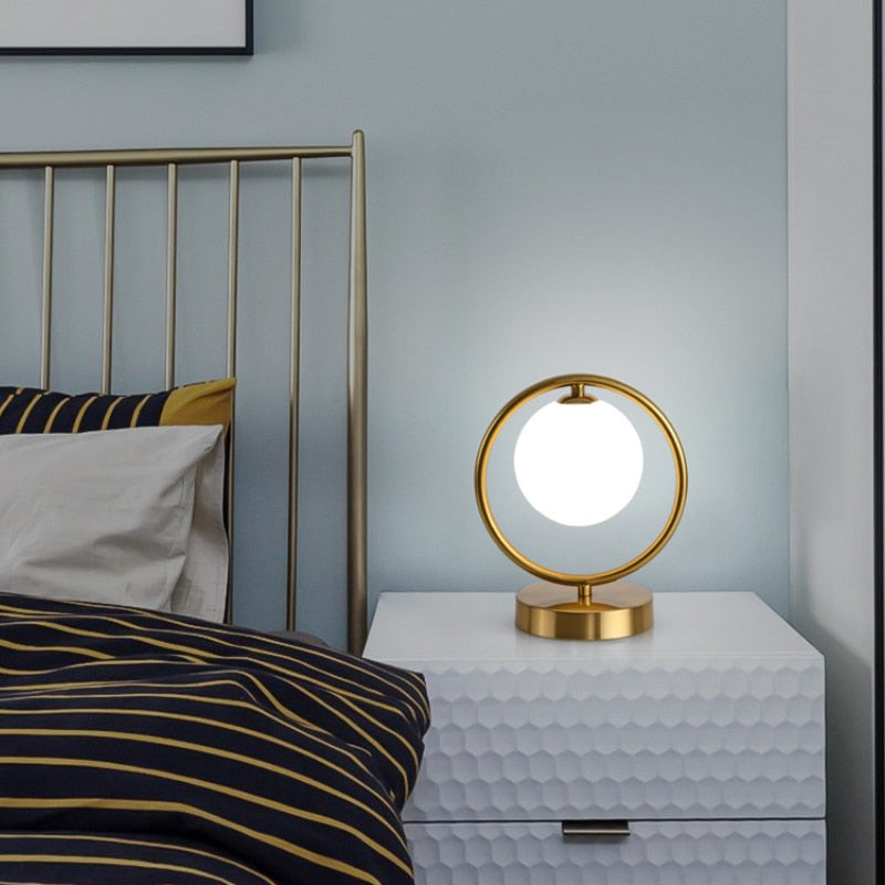 Lampe à poser design LED dorée Nuria