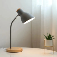 Lampe de table LED nordique en bois et fer avec protection oculaire