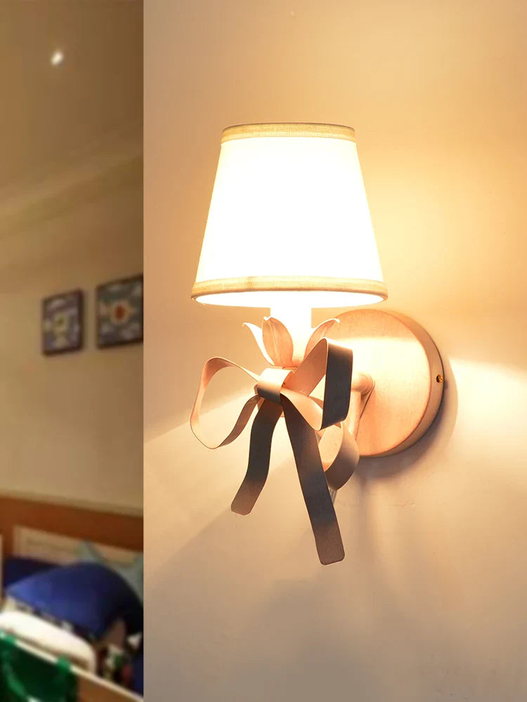 Lustre LED "EuroGlow" avec ruban et arc décoratif