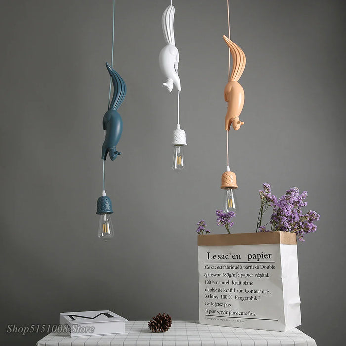 Lampe Suspension Résine Écureuil Nordique LED Loft Décoratif - Éclairage Authentique