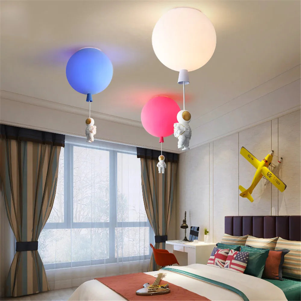 Plafonnier LED nordique « Astronaute et Ballons » pour Enfants