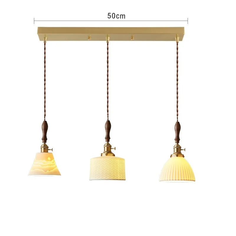 Suspension  design en céramique associant prise en cuivre et bois