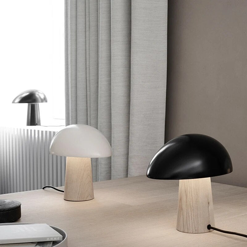 Lampe de table champignon nordique.