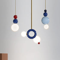 Suspension design en métal et boules colorées Ginna
