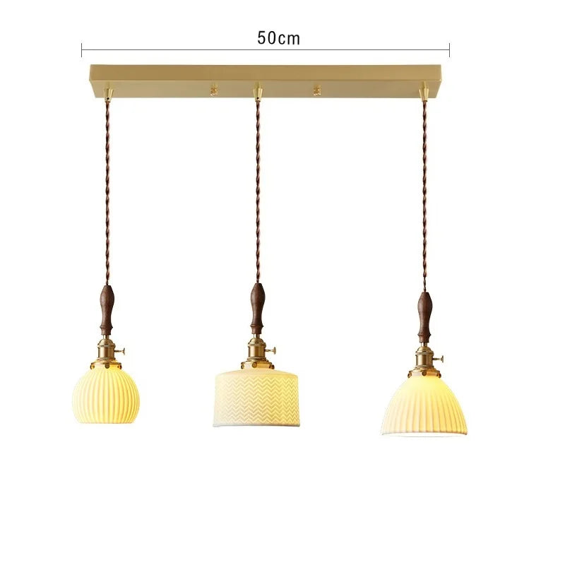 Suspension  design en céramique associant prise en cuivre et bois