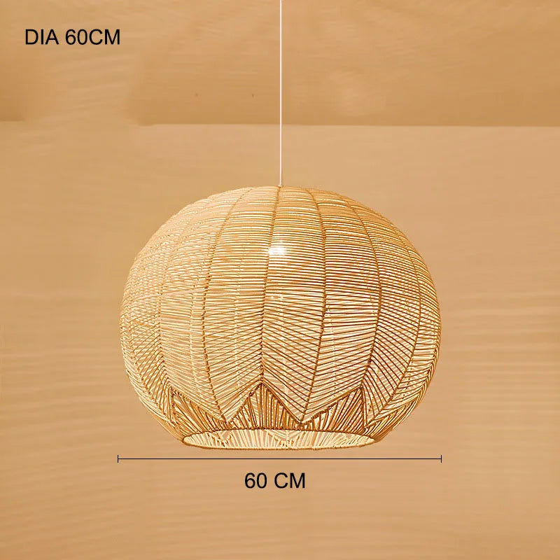 Lustre boule en rotin artisanal.