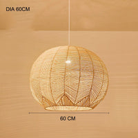 Lustre boule en rotin artisanal.