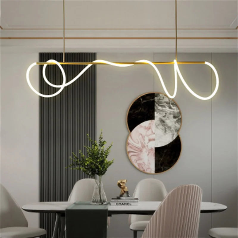 Lustre élégant et moderne au design nordique pour restaurant.