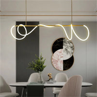 Lustre élégant et moderne au design nordique pour restaurant.