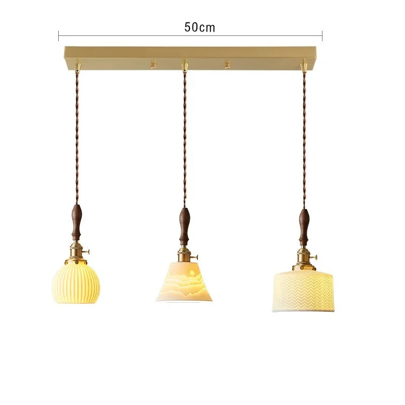 Suspension  design en céramique associant prise en cuivre et bois