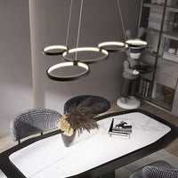 Lustre Hirva avec anneaux LED suspendus