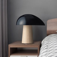 Lampe de table champignon nordique.