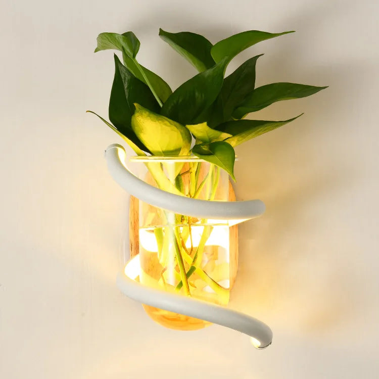 Applique murale nordique en bois avec plante verte - Élégance scandinave