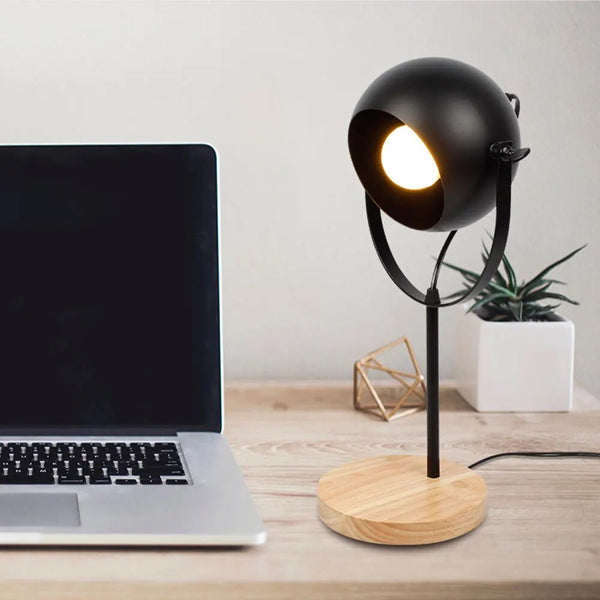 Lampe de table nordique en bois et métal à intensité réglable