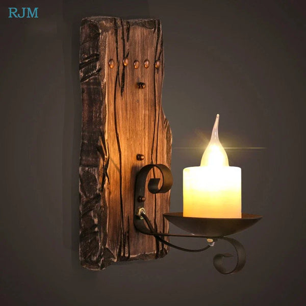 Applique murale vintage en vieux bois et fer pour établissements authentiques