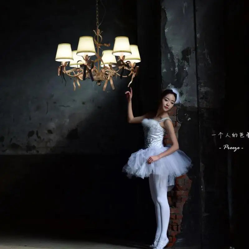 Lustre LED "EuroGlow" avec ruban et arc décoratif