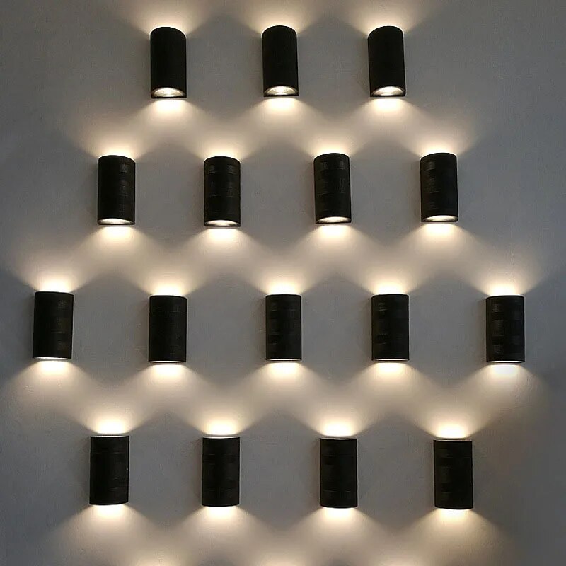 Applique murale LED polyvalente.