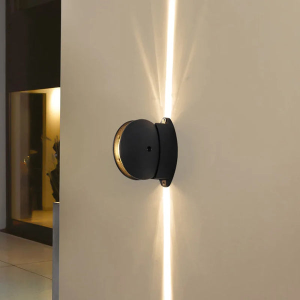 Applique murale LED étanche pour illuminer votre cour d'hôtel ou porche