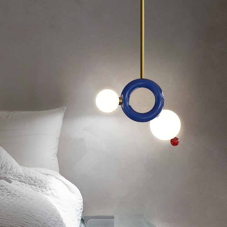 Suspension design en métal et boules colorées Ginna