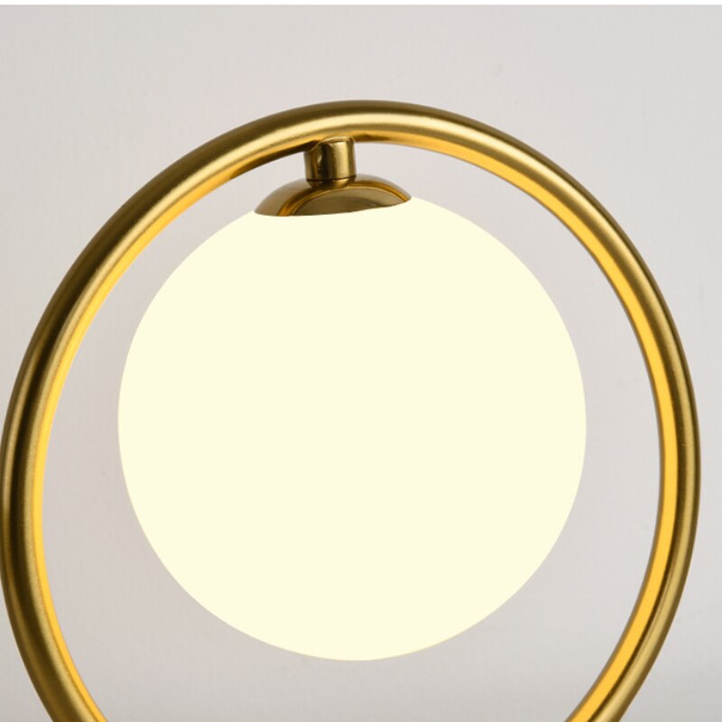 Lampe à poser design LED dorée Nuria