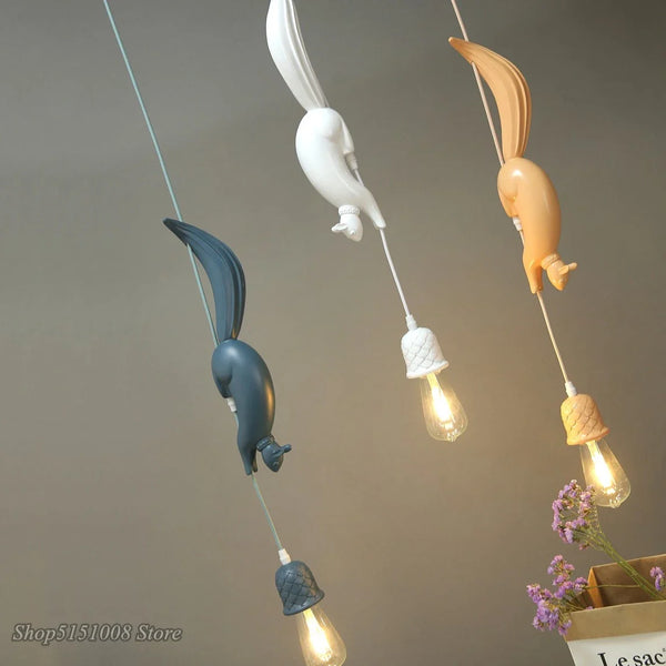 Lampe Suspension Résine Écureuil Nordique LED Loft Décoratif - Éclairage Authentique