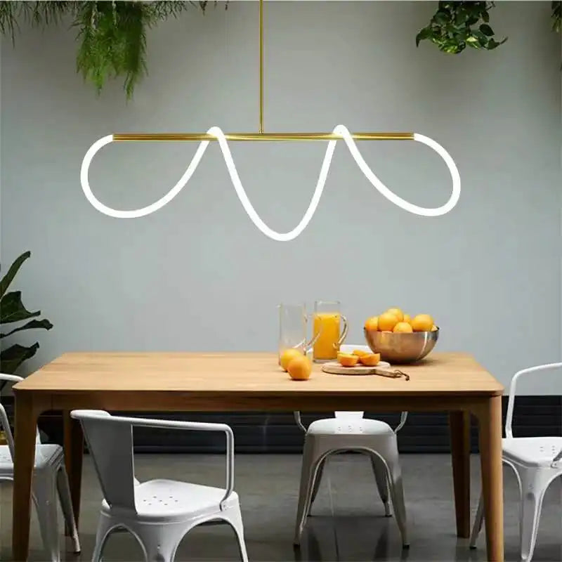 Lustre élégant et moderne au design nordique pour restaurant.