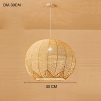 Lustre boule en rotin artisanal.