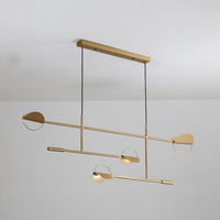 Lustre Zev : Élégance dorée en formes circulaires