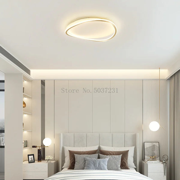 Plafonnier LED circulaire ultra-mince de style nordique moderne et artistique.