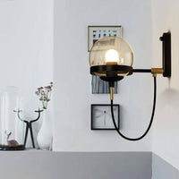 Applique murale LED en métal avec boule en verre