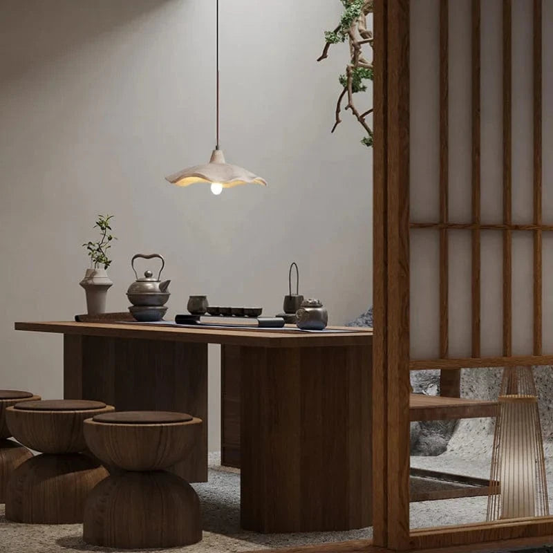 Suspension design grise Japonaise avec vent silencieux