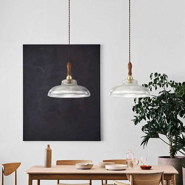 Suspension conique en verre nordique vintage.