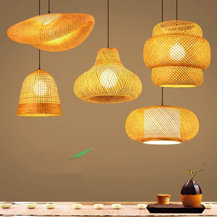 Suspension LED en rotin artisanale ronde, chapeau de paille en bambou style vintage pastoral
