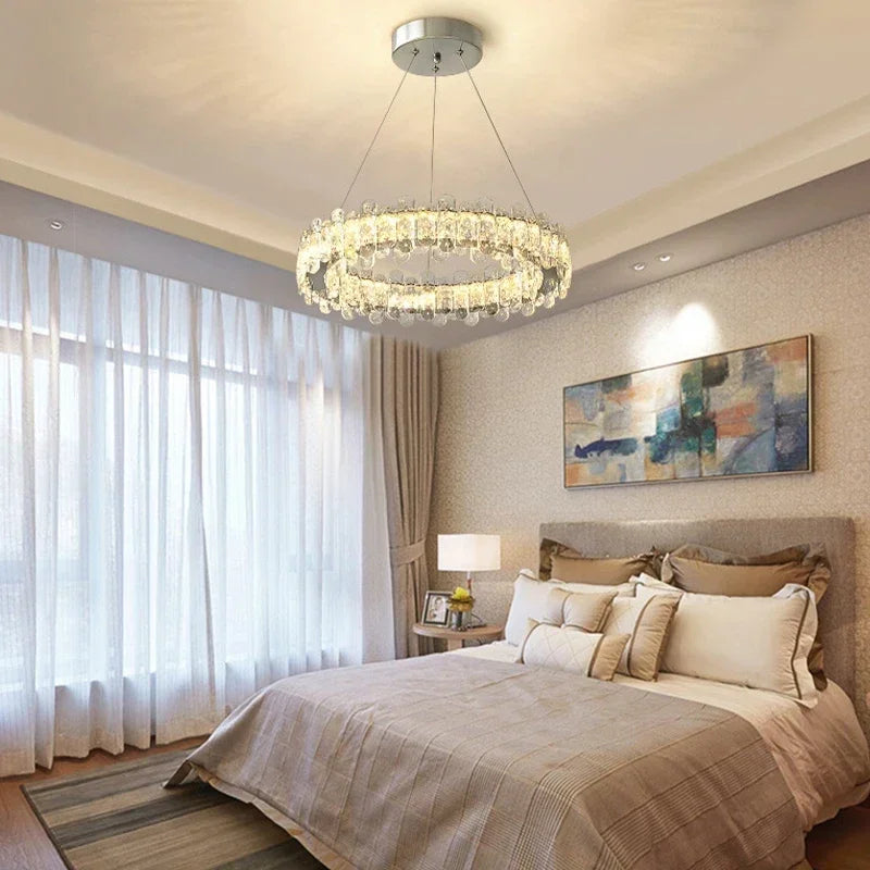 Lustre moderne en cristal avec lampes LED pour une décoration sophistiquée