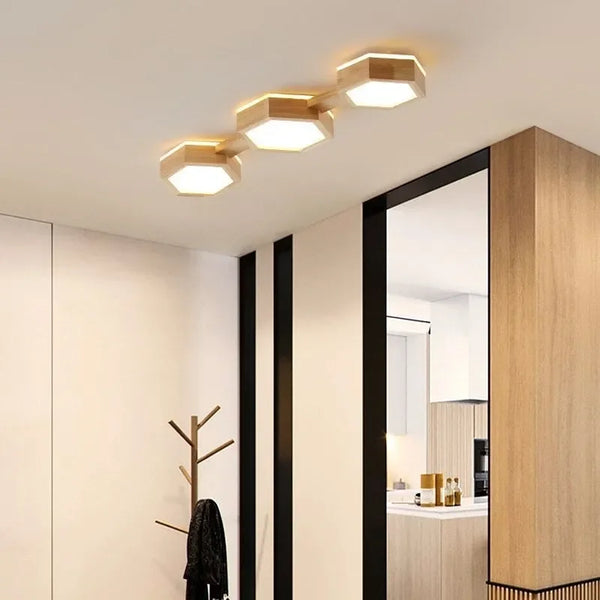 Plafonnier nordique en bois minimaliste avec 3 têtes hexagonales