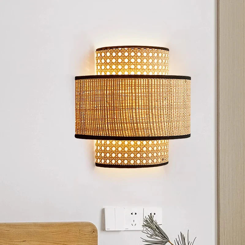 Applique murale Wabi Sabi Vintage en rotin fait main with LED lighting