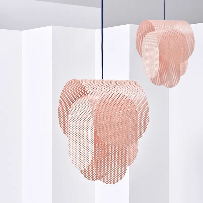 Suspension design danoise en métal perforé rond