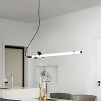 Lustres modernes LED pour un éclairage intérieur design.