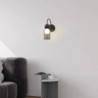 Applique murale moderne en verre et cuivre pour illuminer vos escaliers et allées