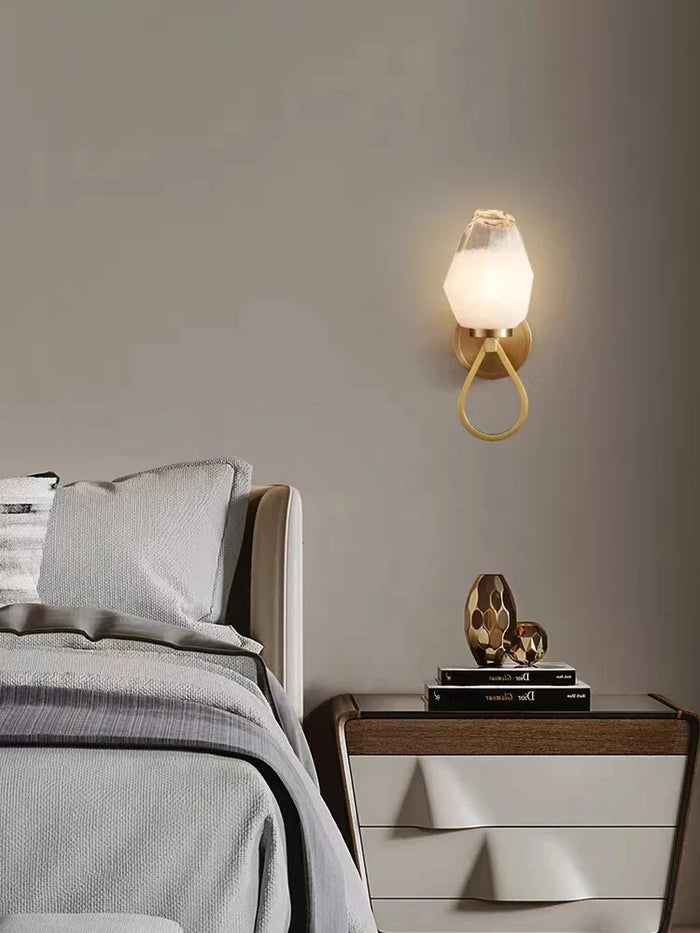 Applique murale moderne en cuivre et verre blanc pour allée - Édition Luxe