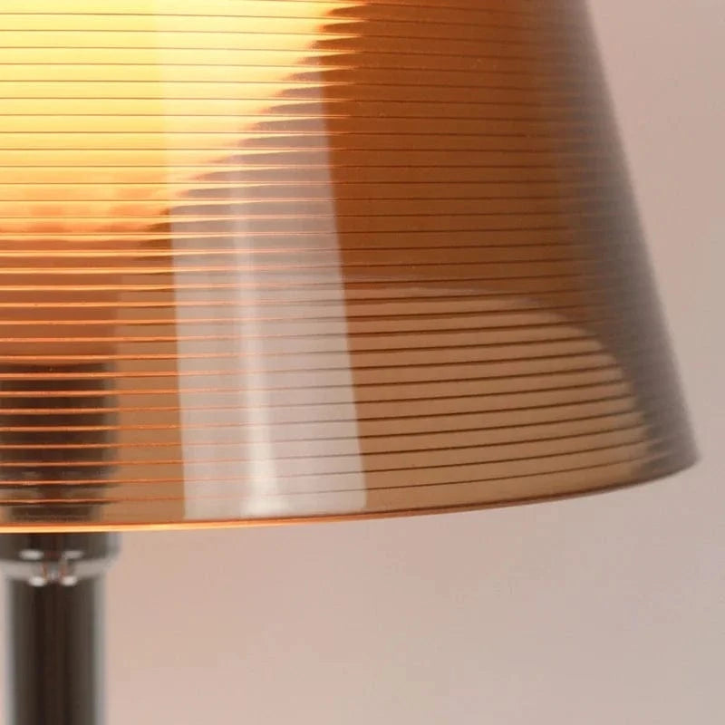Lampe de table design italien moderne en acrylique pour une décoration nordique de maison