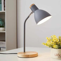 Lampe de table LED pour enfants en bois et fer forgé.