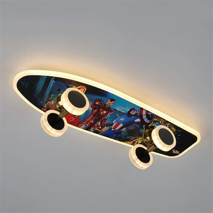 Plafonnier nordique skateboard créatif pour chambre d'enfant moderne.