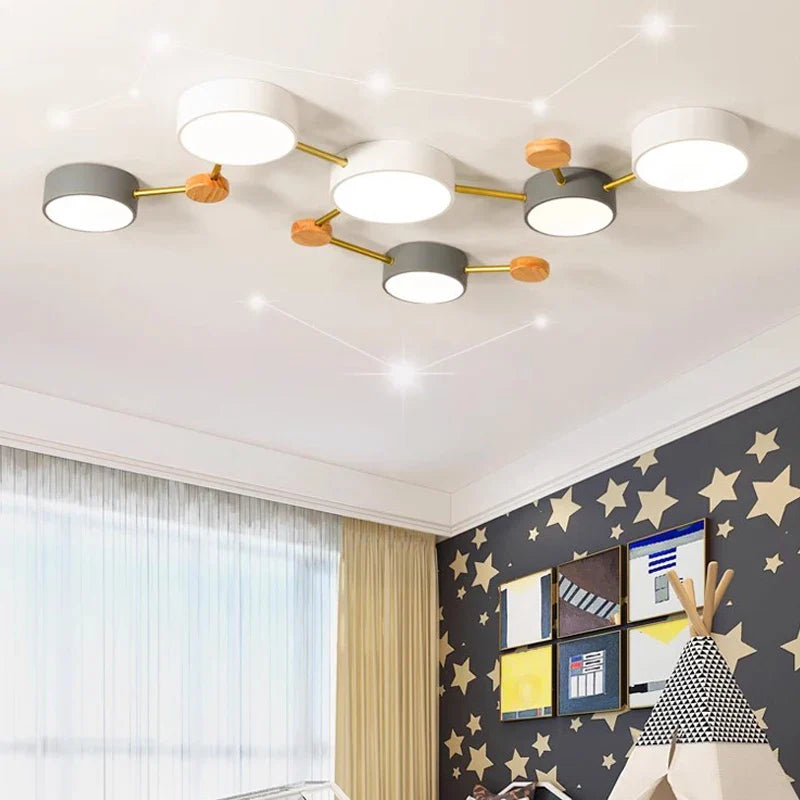 Plafonnier LED en bois : design nordique moderne