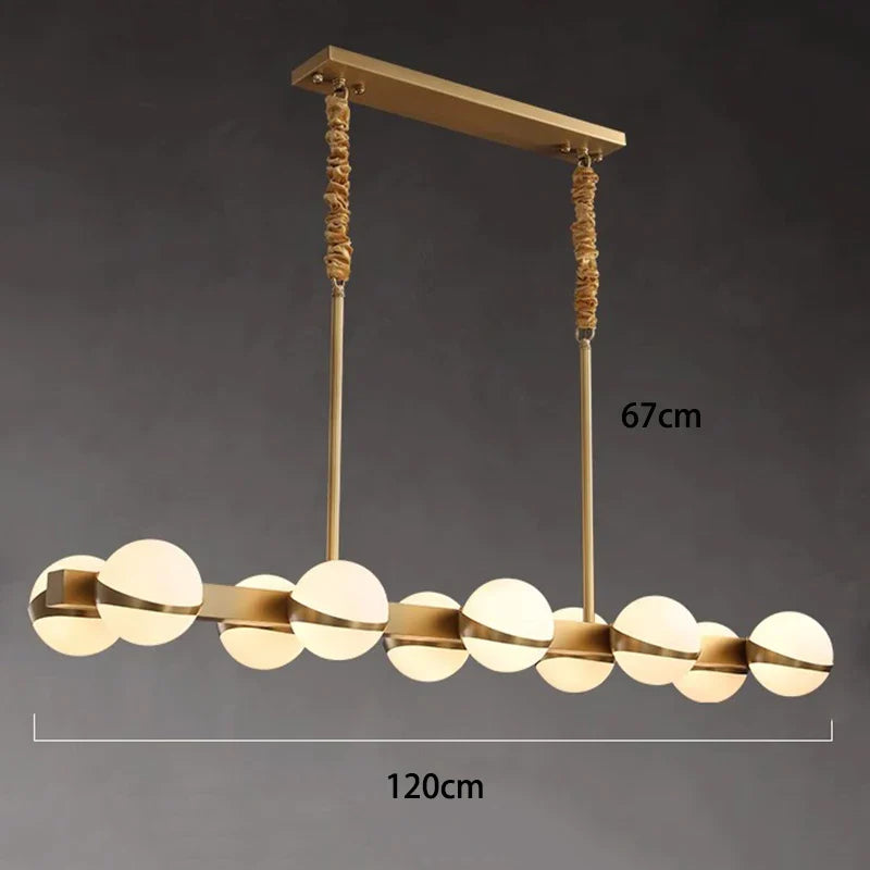 Lustre doré LED pour un intérieur moderne