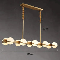 Lustre doré LED pour un intérieur moderne